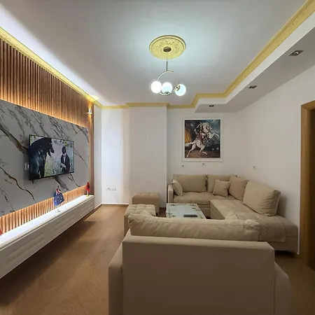 Side Two-bedroom דירה *