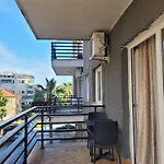 Side Two-bedroom 아파트 *