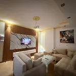 Side Two-bedroom 아파트