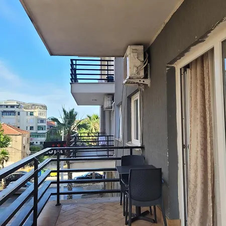 Side Two-bedroom Apartment *